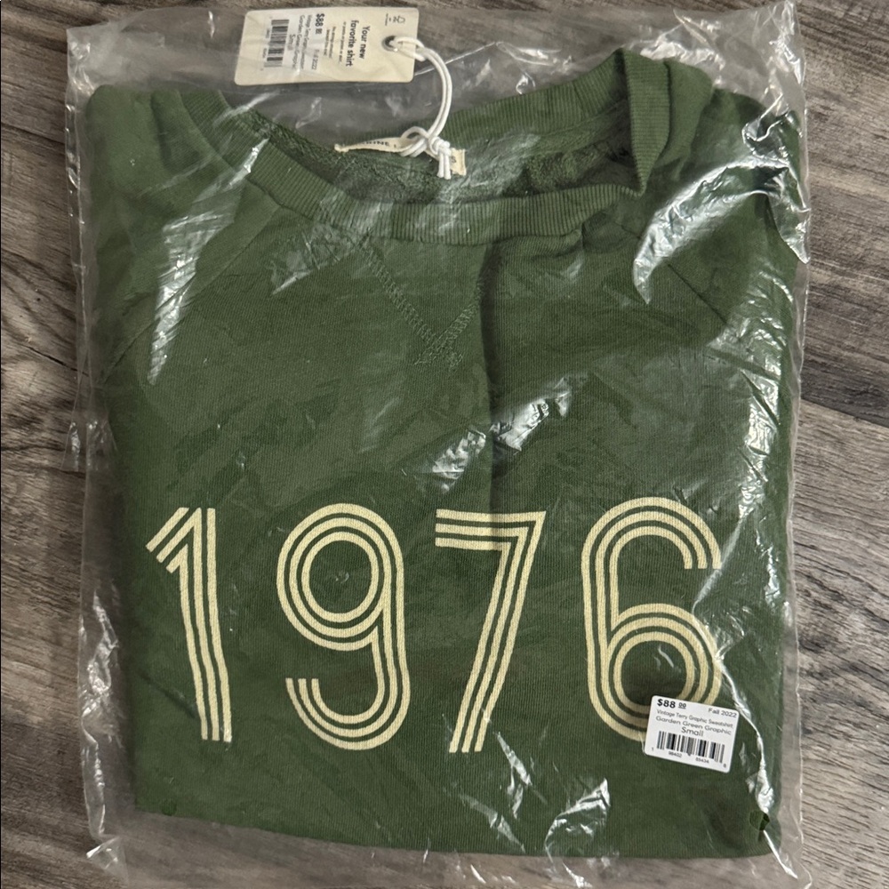 NWT Marine Layer 1976 Vintage Terry Graphic Sweatshirt in Garden Green - Picture 2 of 3